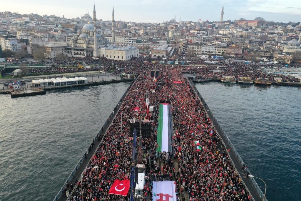 İstanbul’da tarihi yürüyüş! ‘Şehitlere Rahmet, Filistin’e Destek, İsrail’e Lanet’