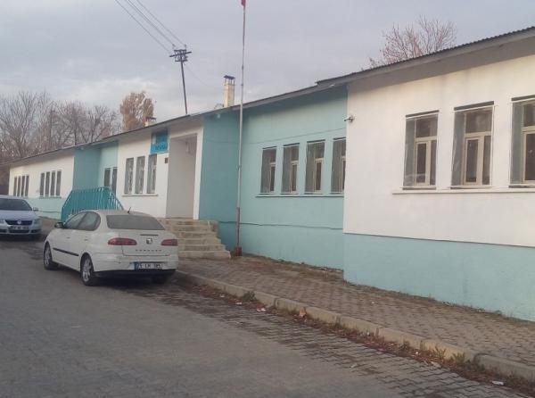 Velilerden Bakan Yusuf Tekin’e Çağrı: “Horasan’daki Okullara Öncelik Verin”